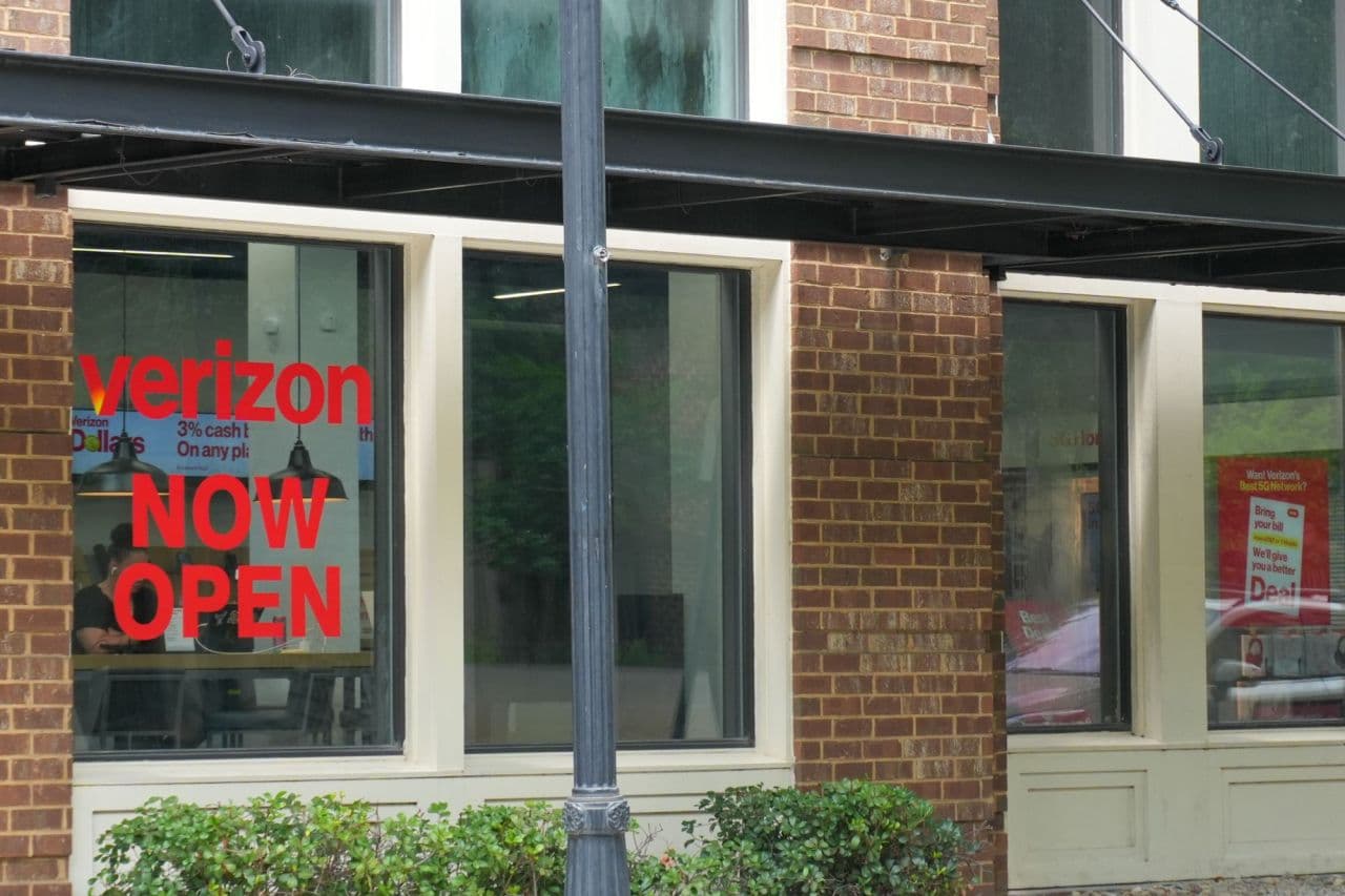 Verizon Retail Buildout in Glenwood Park — Six Weeks to Handoff